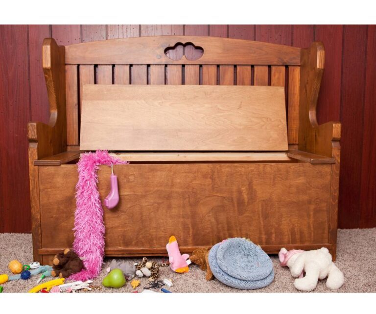 How to declutter when your family won't let you - flourishinghomemaker.com